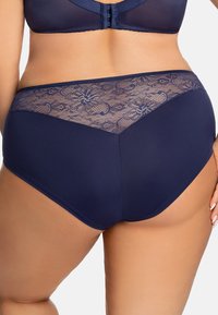 Stola in cammello con ricamo Monogram, nero | Max Mara