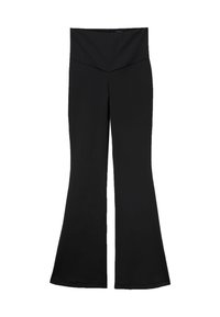 Pantalons évasés noirs en tissu extensible avec une large ceinture. Le design présente une texture lisse et un devant en forme de V.