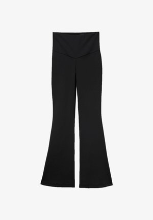 Pantalones acampanados negros hechos de tela elástica con una cinturilla ancha. El diseño presenta una textura suave y un frente en forma de V.