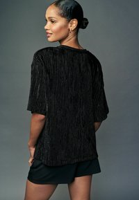 Next PLISSE - REGULAR FIT - Pluus - black