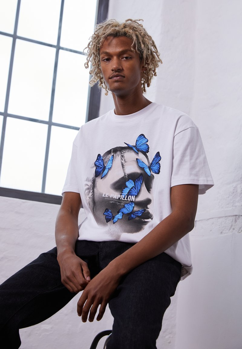 Upscale by Mister Tee LE PAPILLON - T-Shirt print - white/weiß - Zalando.at