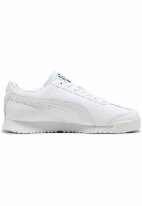 Fehér bőr sneaker sima textúrával, lekerekített orr, lapos fűzők és oldalsó logókkal. Gumitalppal rendelkezik, amelynek felülete tapadásmintázattal készült.