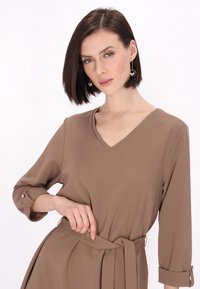 usha Vapaa-ajan mekko - beige