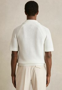 Reiss REGULAR FIT -  TEXTURED CUBAN-COLLAR - Hemd - white