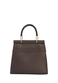 Sac à main en satin marron avec une forme structurée, deux petites poignées et quincaillerie en ton or. Dispose d'une poche frontale plate et de détails cousus.