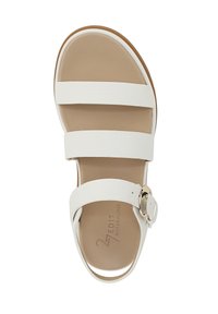 Sandal bianco con tre fasce larghe e una fibbia dorata. La suola è color tan, con una texture liscia. Branding visibile sulla soletta.