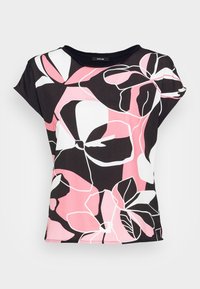 Top a maniche corte realizzato in tessuto leggero. Base nera con motivo floreale rosa, bianco e nero. Semplice scollo tondo e vestibilità morbida.