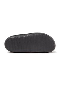 Suela de zapato negra con una superficie texturizada, que presenta finas estrías y un perímetro liso. Un borde ligeramente elevado delimita la forma del zapato.