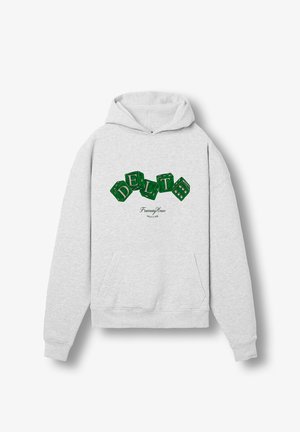 Lysegrå hættetrøje med grønne terninger, der staver "DELTA", og teksten "Fraternity House" nedenunder på brystet, med frontlomme og hætte.