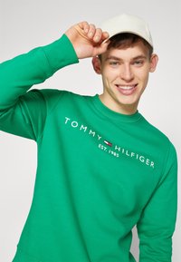 Tommy Hilfiger LOGO - Sportinis megztinis - olympic green