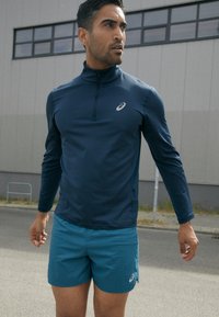 ASICS CORE ZIP WINTER - Pikkade varrukatega topp - french blue
