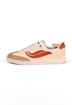 Trainers - rust sand
