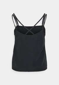 Czarna koszulka na ramiączkach wykonana z miękkiego materiału, z krzyżującymi się ramiączkami i luźnym krojem. Gładka faktura bez dodatkowych wzorów czy akcentów.