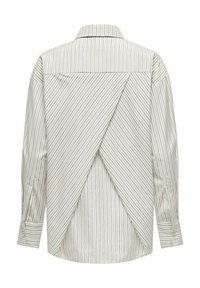 Chemise rayée en beige clair et blanc cassé, présentant un design distinctif avec un dos plissé diagonal, des manches longues avec poignets à boutons.