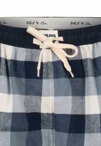 Marine blauwe, grijze en witte geruite shorts met een marineblauwe elastische tailleband en een off-white trekkoord dat in een strik is vastgebonden.