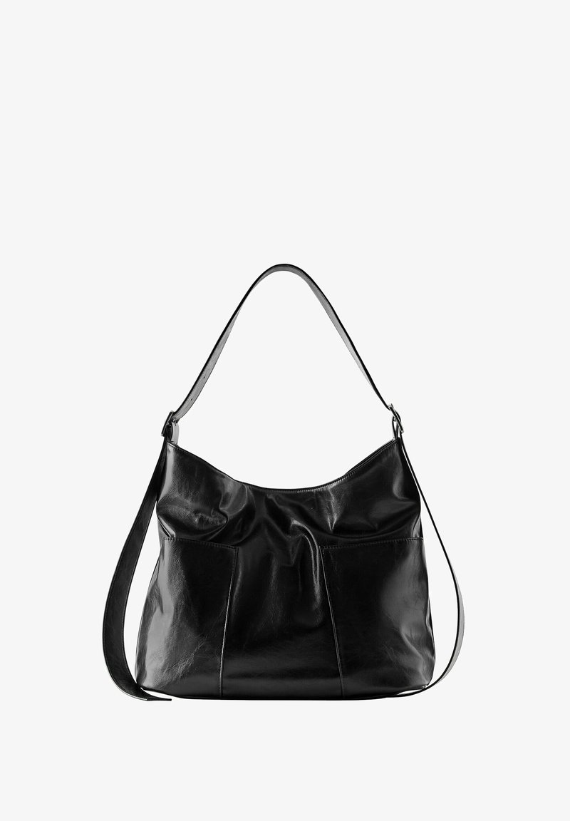Sac à épaule en cuir noir brillant avec deux poches extérieures et une longue sangle ajustable sur fond blanc.