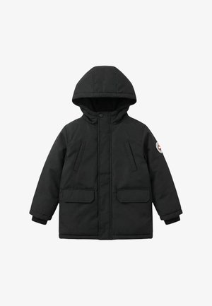 Veste d'hiver noire à capuche avec fermeture éclair frontale et boutons-pression, deux poches à rabat, poches poitrine inclinées, et un patch logo circulaire sur la manche gauche.