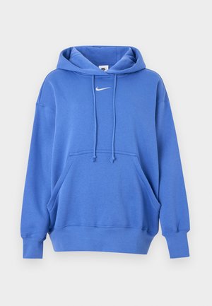 Plava Nike majica s kapuljačom s prednjim džepom, kapuljačom sa vezicama, rebrastim manšetama i malim bijelim Nike logotipom u obliku kapi na prsima.