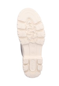 Sole di una sneaker con superficie in gomma testurizzata, di colore bianco, con un battistrada multidirezionale, logo in rilievo e indicazione della taglia.