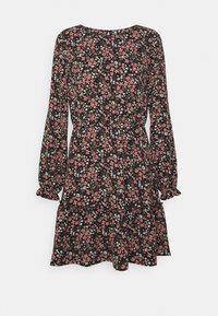 Vestido negro con mangas largas, estampado floral en rosa y blanco, cintura fruncida y dobladillo con volantes, hecho de una tela ligera.