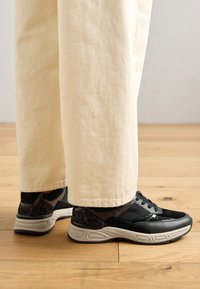 Unausgewählt, black/brown