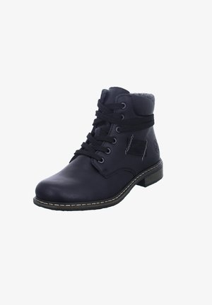 Schwarze Leder-Stiefeletten mit einem strukturierten Stoffkragen, runder Zehenpartie, Schnürdesign und einem niedrigen, klobigen Absatz. Mit dekorativen Stichdetails akzentuiert.