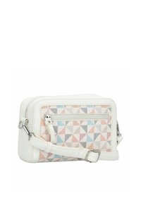 Bolso cruzado blanco con un patrón geométrico en colores pastel. Cuenta con un bolsillo frontal con cremallera y herrajes en tono plateado. Textura suave.