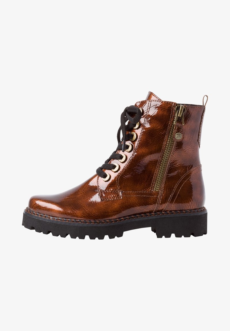Botte à lacets en cuir marron brillant, semelle noire, et fermeture éclair latérale pour un enfilage facile.