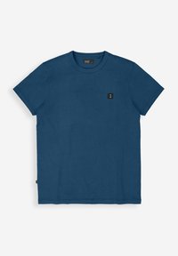 Kurzarm-T-Shirt aus dunkelblauer Baumwolle, mit Rundhalsausschnitt und einem kleinen schwarzen quadratischen Logo auf der oberen linken Vorderseite.