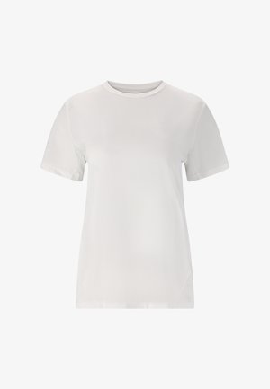 Hvid kortærmet t-shirt med rund hals, lavet af glat stof, med et diskret logo på forsiden og en lige kant i bunden.