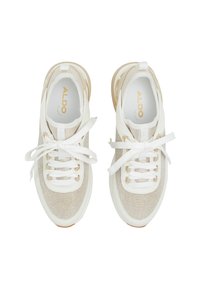 Vita och beige sneakers med en glittrig textilöverkonstruktion, rund tå, vita snörning och en genomskinlig sula. Varumärkeslogotyp synlig inuti.