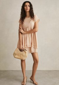 Reiss Kasdienė suknelė - pale pink
