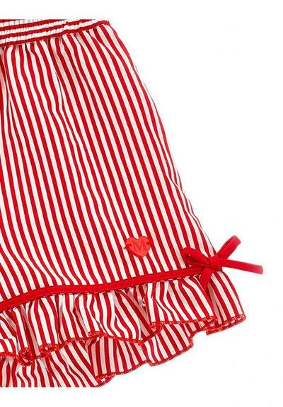Gonna a righe rosse e bianche con orlo arricciato, dotata di un fiocco rosso e logo a forma di cuore in vita. Tessuto morbido con vita elastica.