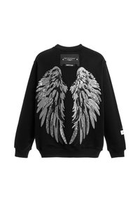 Sudadera negra con un gran diseño de alas de lentejuelas plateadas en la parte posterior, puños acanalados y cuello redondeado.