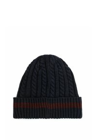 Czapka dzianinowa w ciemnym granacie z prążkowanym wzorem i złożonym rondem z bordowym i niebieskim paskiem. Materiał jest miękki i teksturowany.