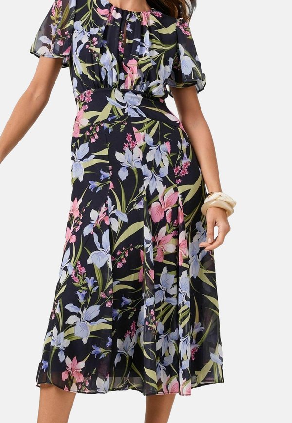 REGULAR FIT - SHORT SLEEVE GATHERED WAIST UNDERBUST MIDI  - Freizeitkleid