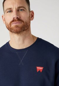 Wrangler SIGN OFF CREW - Felpa - real navy