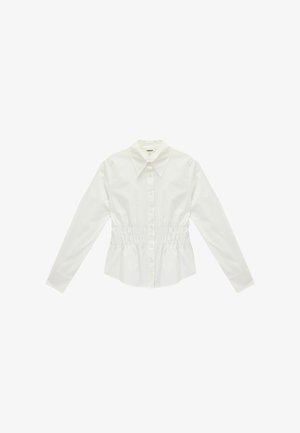 Chemise blanche à boutons avec manches longues, dotée d'un col classique et d'une taille froncée pour une silhouette ajustée. Fabriquée dans un tissu léger et lisse.