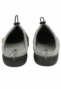 Grijze gevoerde slippers met een zwarte rubberen zool, ronde opening en twee lussen aan de achterkant voor gemakkelijk aan- en uittrekken. Geen zichtbare patronen of accenten.