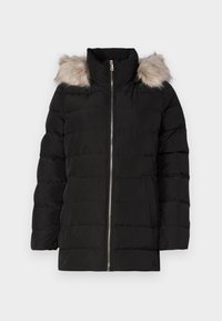 Zwarte pufferjas met een ritssluiting aan de voorkant, voorzien van een capuchon met nep bontvoering, een gestikte naadontwerp en zijzakken voor extra functionaliteit.