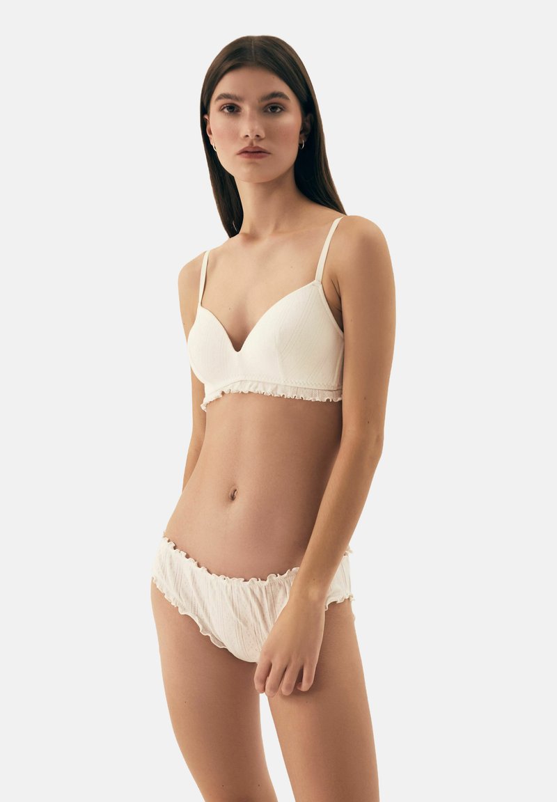 ESOTIQ MALESIA  mleczny