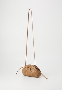 Call it Spring KIMBERLYY - Mala a tiracolo - walnut
