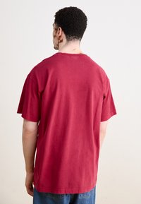 Carhartt WIP VISTA  - Basic póló - scarlet