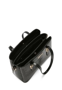 Zwarte croco-embossed handtas met dubbele handvatten, meerdere vakken en goudkleurige hardwareaccenten. Textuurdetail op het oppervlak zichtbaar.