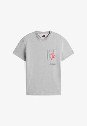 Tommy Jeans, BACK LOGO PATCH POCKET - T-shirts print - grey htr