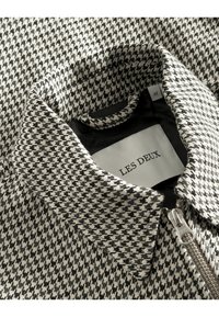 Thumbnail Image 5