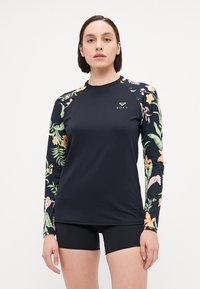 Dlhý rukáv rash guard s čiernym telom a rukávmi s kvetinovým vzorom, so značkou Roxy. Vyrobené z elastického, hladkého materiálu. Navrhnuté na aktívne nosenie.