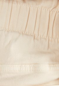 Bershka Shorts vaqueros - beige