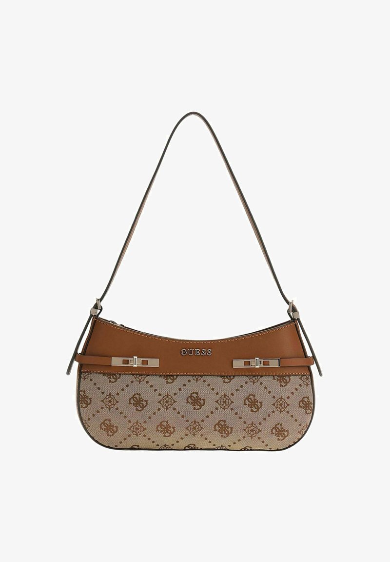Sac à bandoulière synthétique marron à la forme incurvée, présentant un motif monogramme, des accents argentés et une texture lisse. Logo "GUESS" affiché.