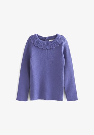 Pull violet côtelé à manches longues avec un col en tricot à volants, étalé à plat sur un fond blanc.